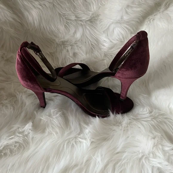 Bandolino Wine Velvet Heels.Beautiful shoe with ankle strap. Never worn. - Picture 5 of 6